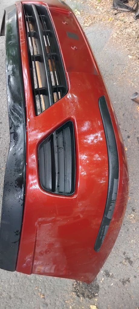 Zderzak przód czerwony Ford Focus MK1 2M51