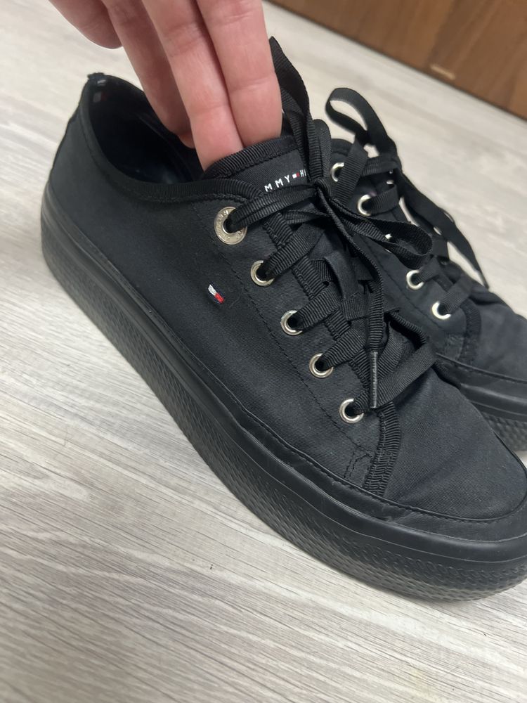 Tommy Hilfiger trampki rozmiar 40