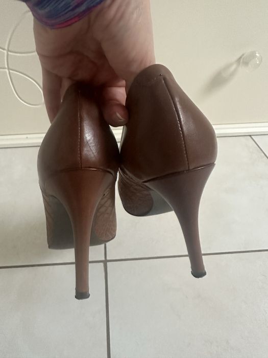 Czółenka skorzane Gino rossi