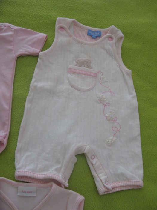 Roupa de bebé (menina) – 0 a 1 Mês: