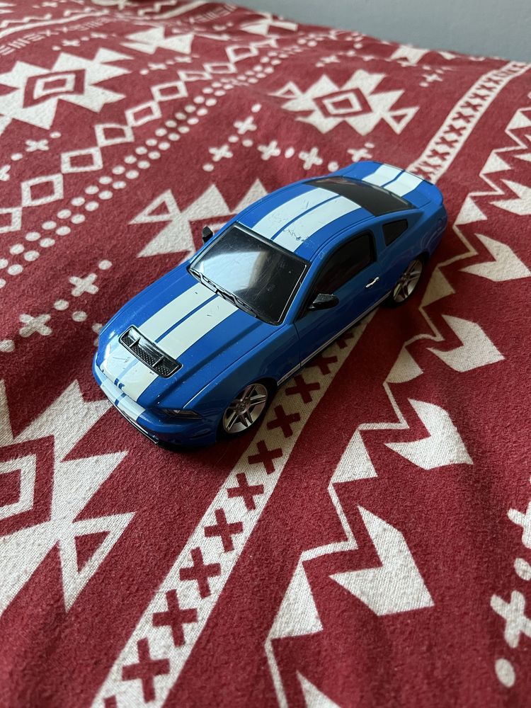 Zabawkowy samochodzik mustang bez pada