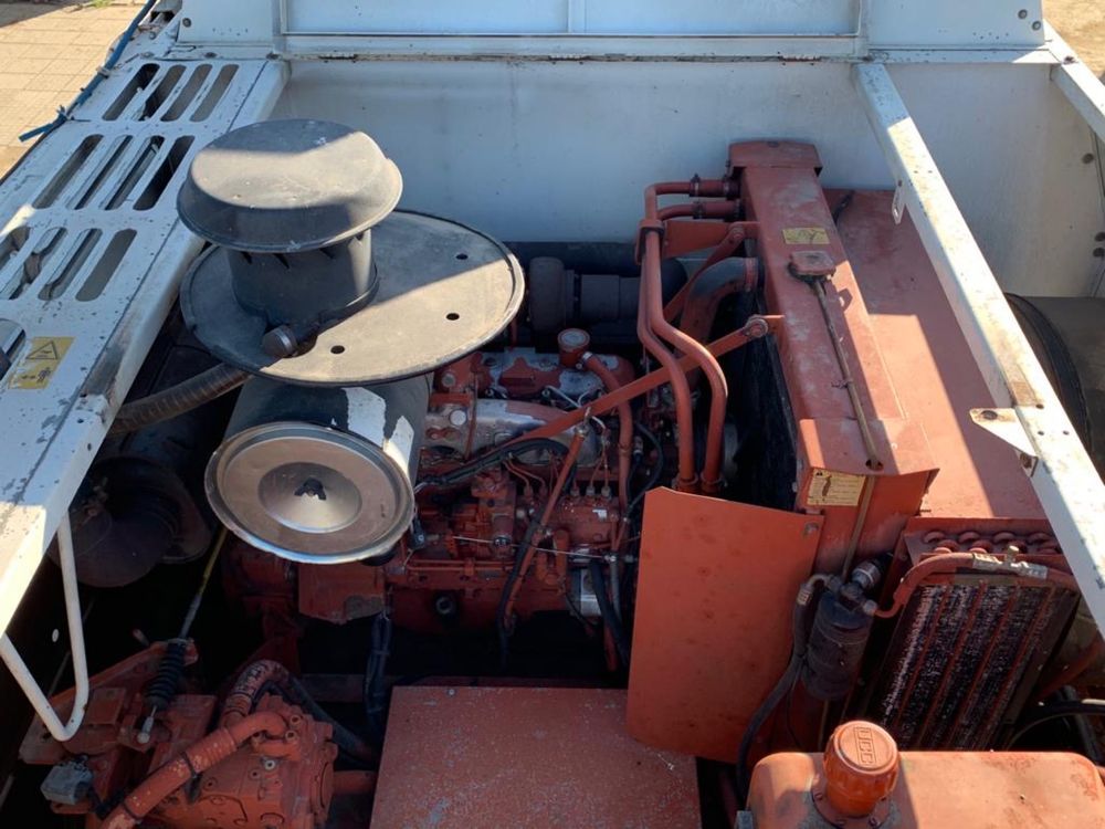 Ceifeira Fiatagri L517 com rastos