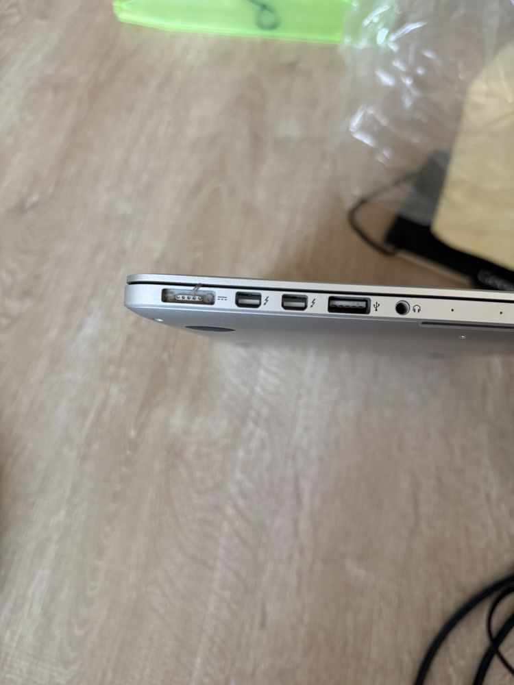 MacBook Pro 13” Retina (2012–2015) – Para peças / motherboard avariada