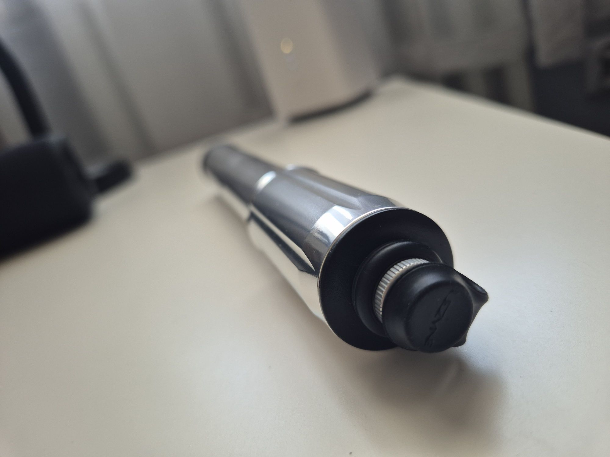 Pompka rowerowa lezyne tech drive srebrna nowa