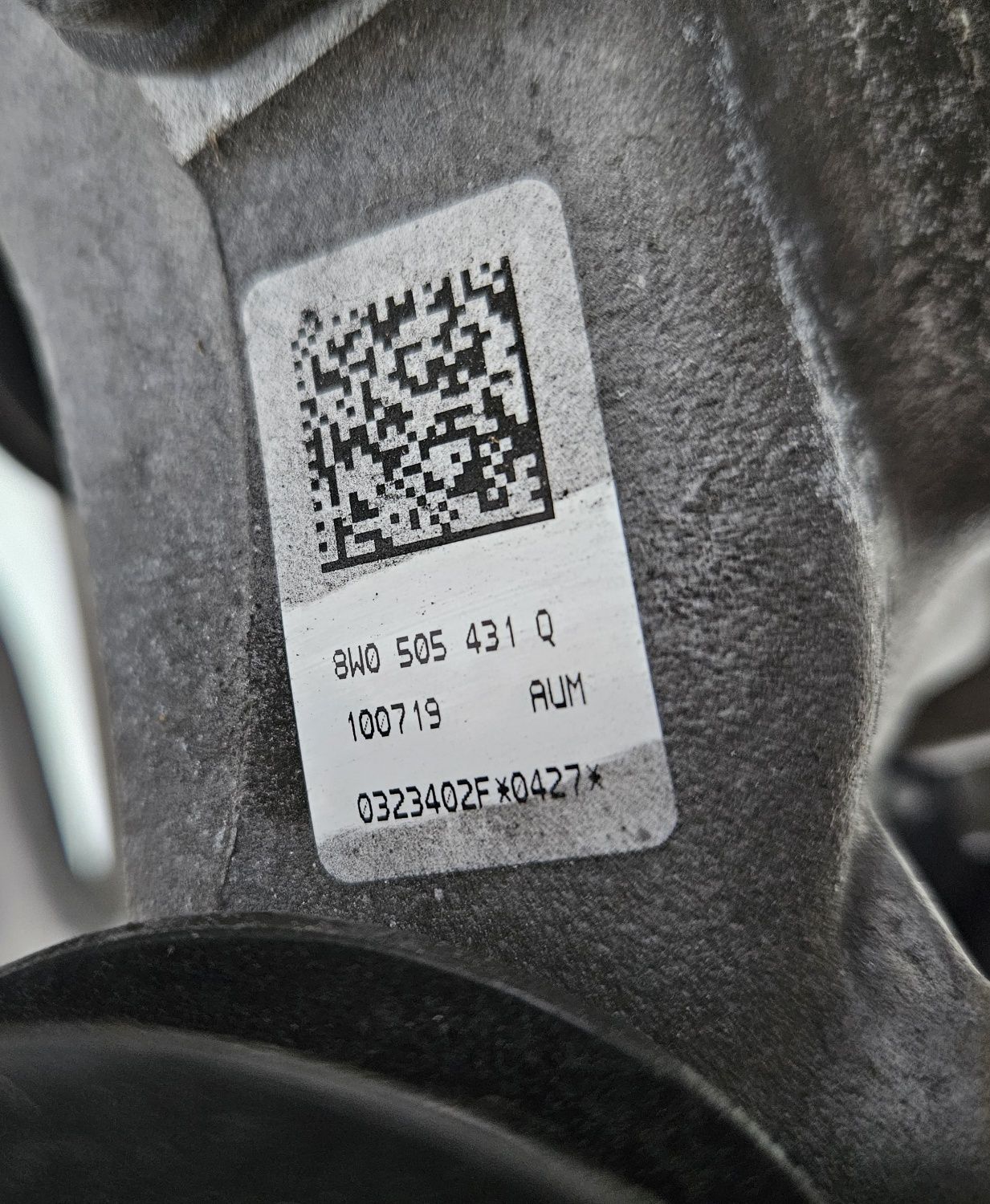 Audi a4 s4 b9 a5 s5 8w f5 zwrotnica lewa tylna tył wahacz piasta