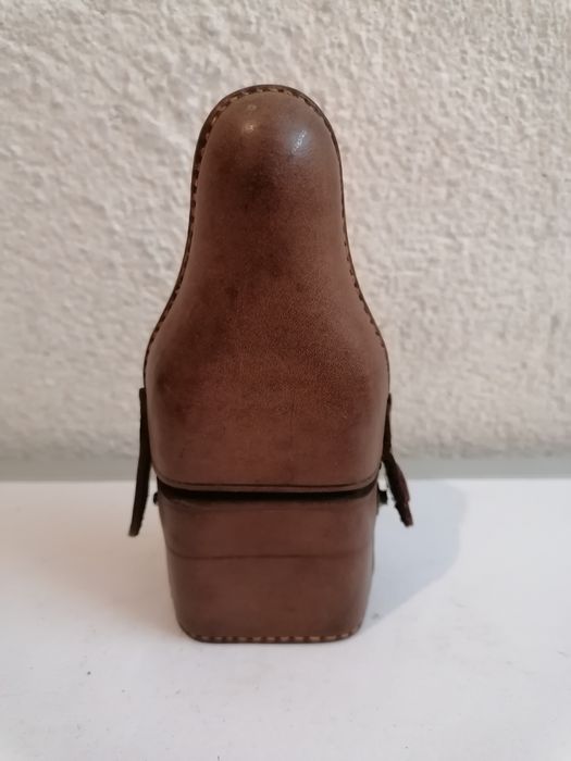 Garrafa de bolso antiga com bolsa em couro
