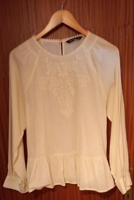 Blusa tipo linho creme manga comprida