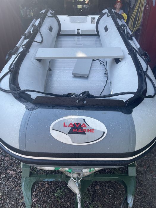 Надувний човен в гарному стані з двигуном меркурій 15 працював завсім