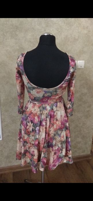 Гарна сукня від Stradivarius