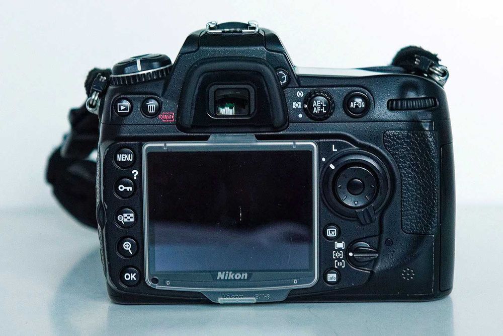 Nikon D300s - em óptimo estado com bateria extra e cartões de memória