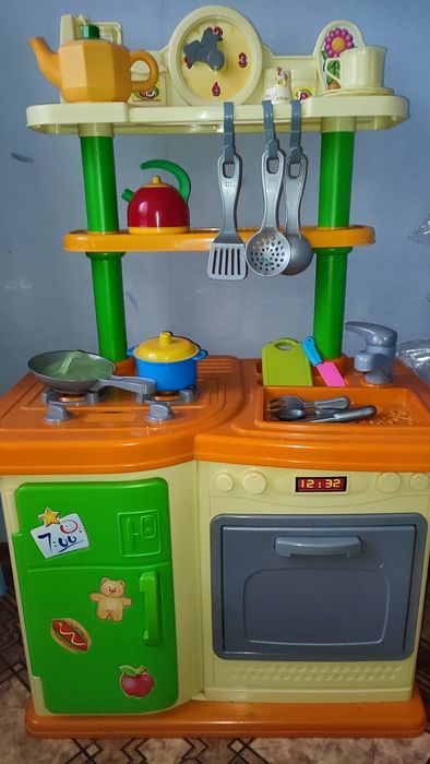 Іграшкова кухня для дівчинки