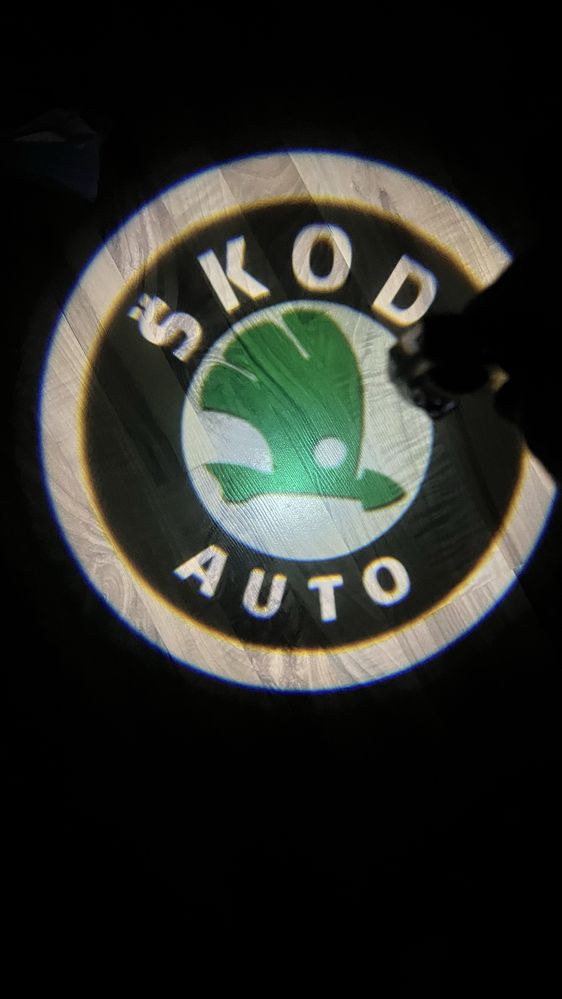 Лазерні проектори дверей Škoda