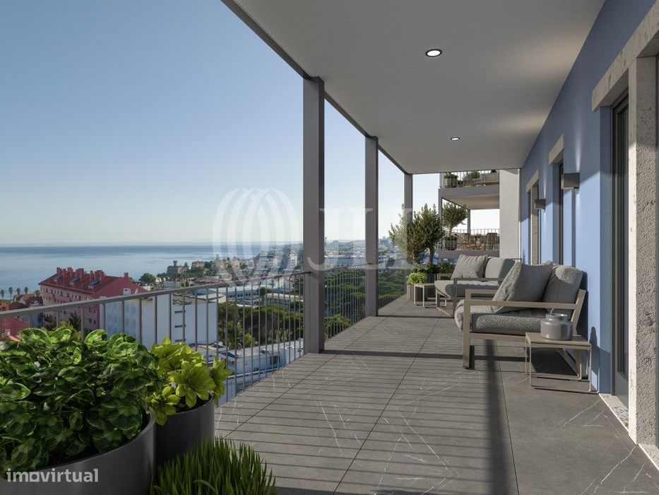 Apartamento T5 com varanda e garagem, no Monte Estoril