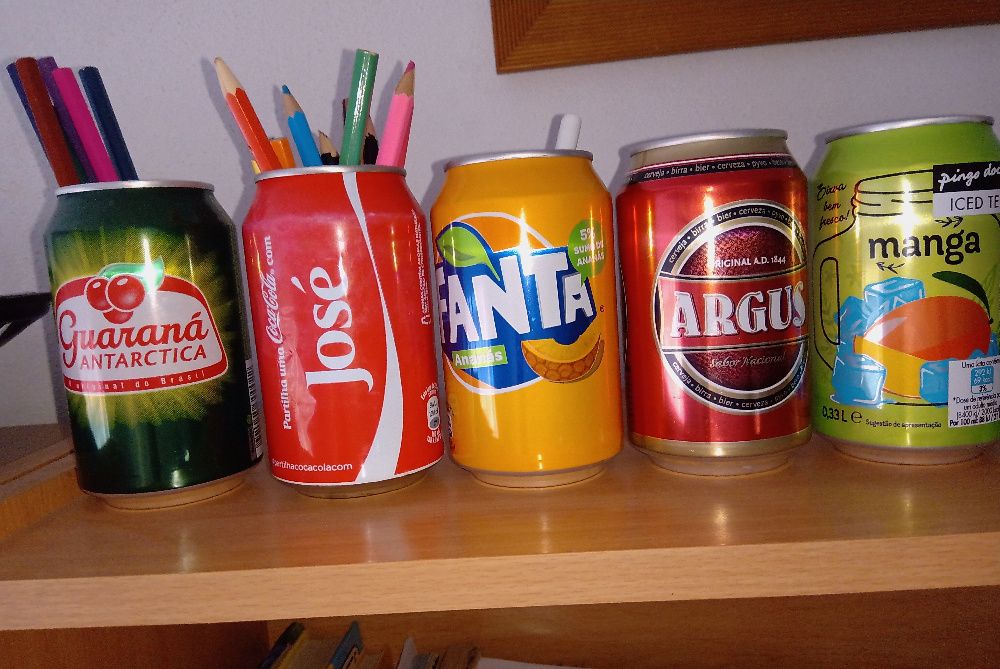 Latas porta canetas