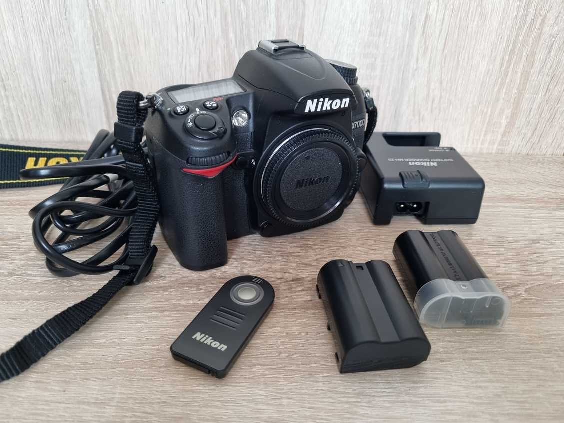 Nikon D7000 body plus dodatki super stan