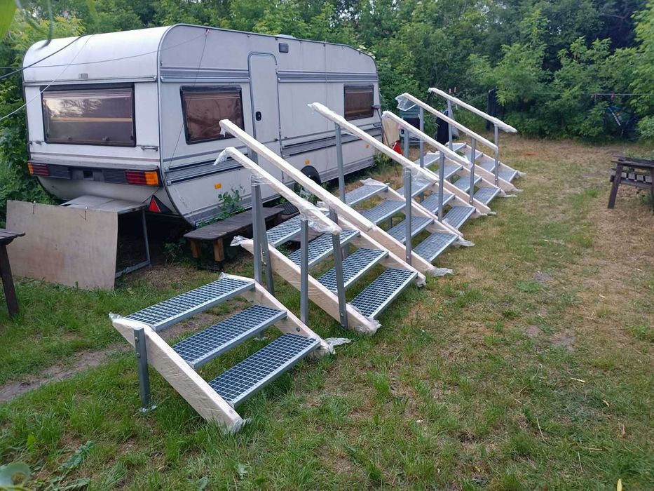 schodki do domku  holenderskiego, przyczepy cmapingowej, tarasu.