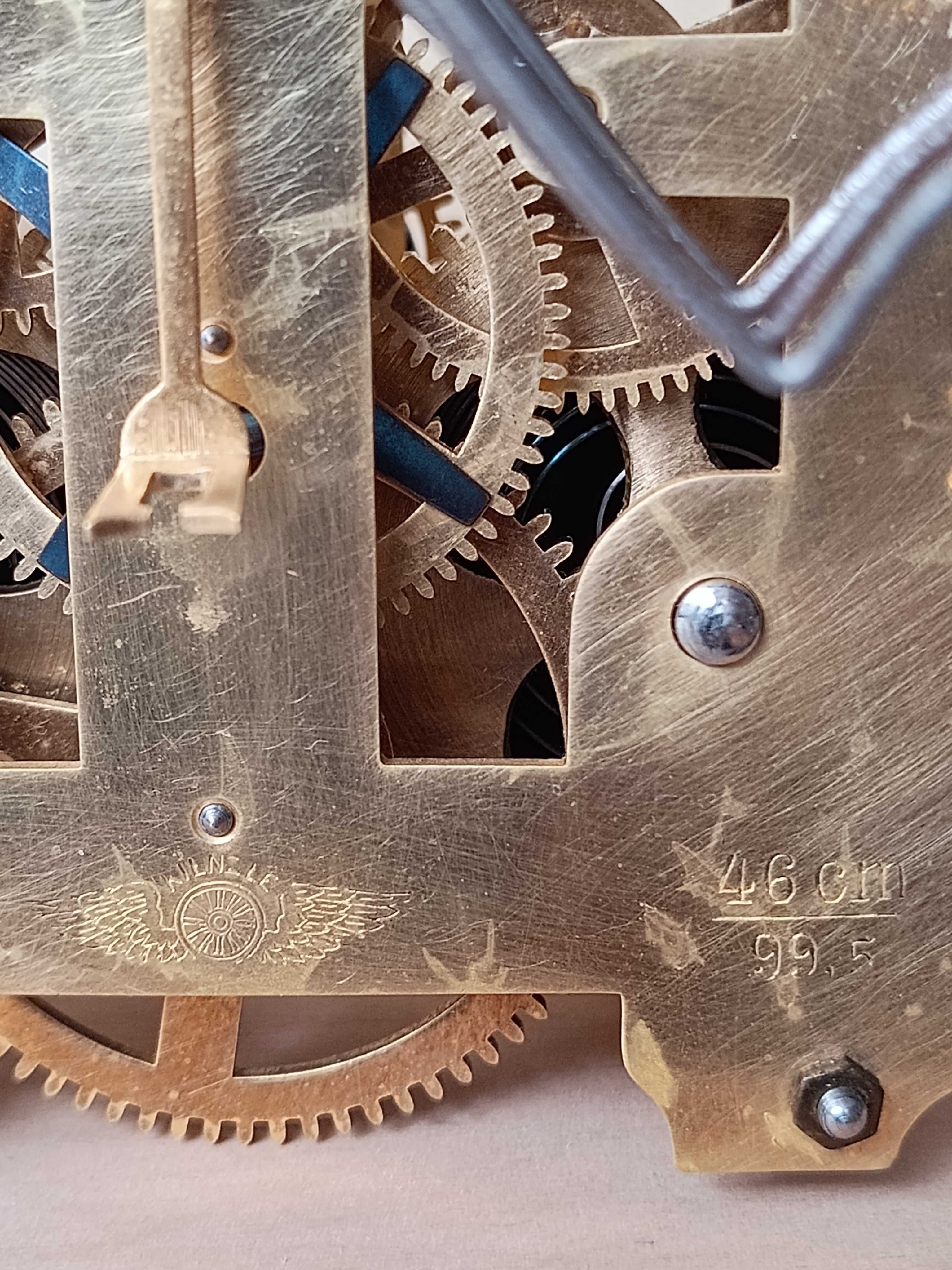 Mechanizm starego zegara 4 młotki