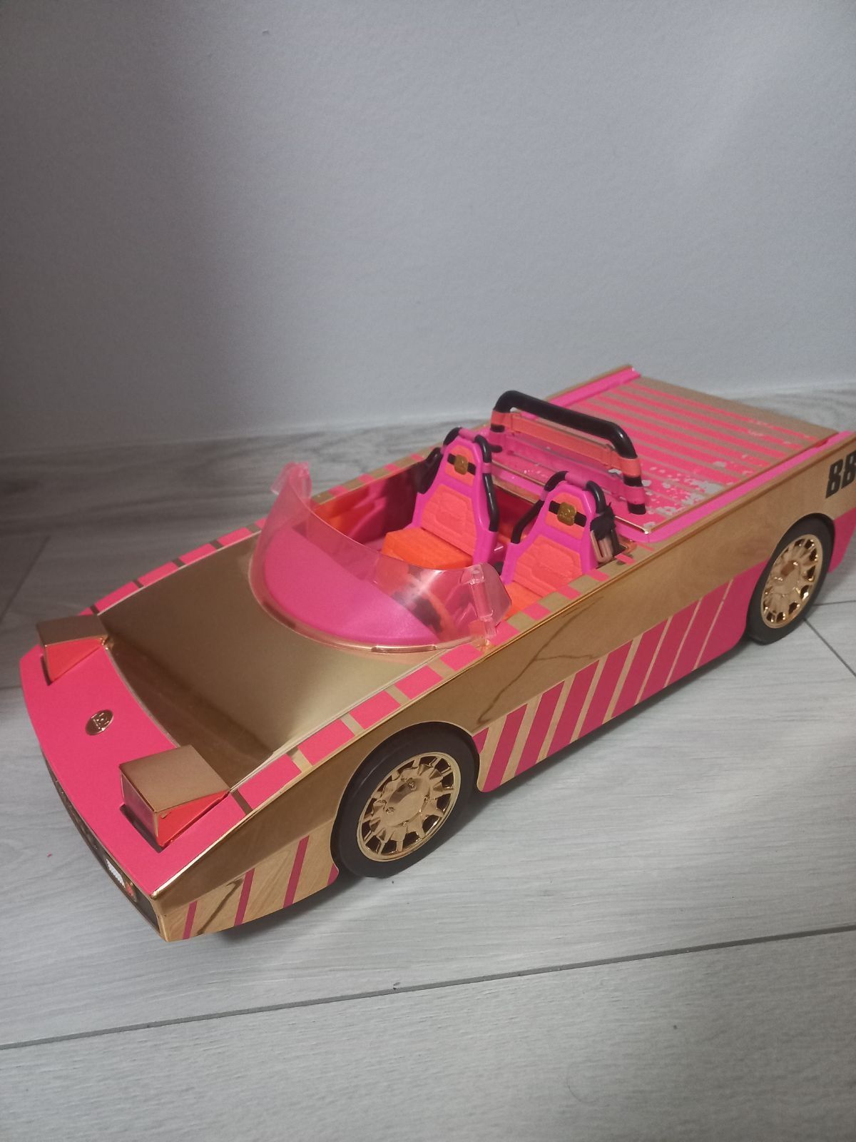Auto Lol Supriste (Limuzyna z basenem)