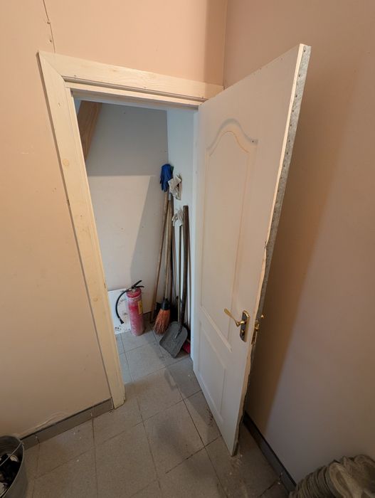 Двері міжкімнатні з луткою і лиштвою