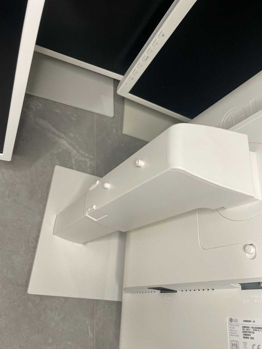 LG 24BK550Y White 24 дюйми для роботи та навчання є кількість