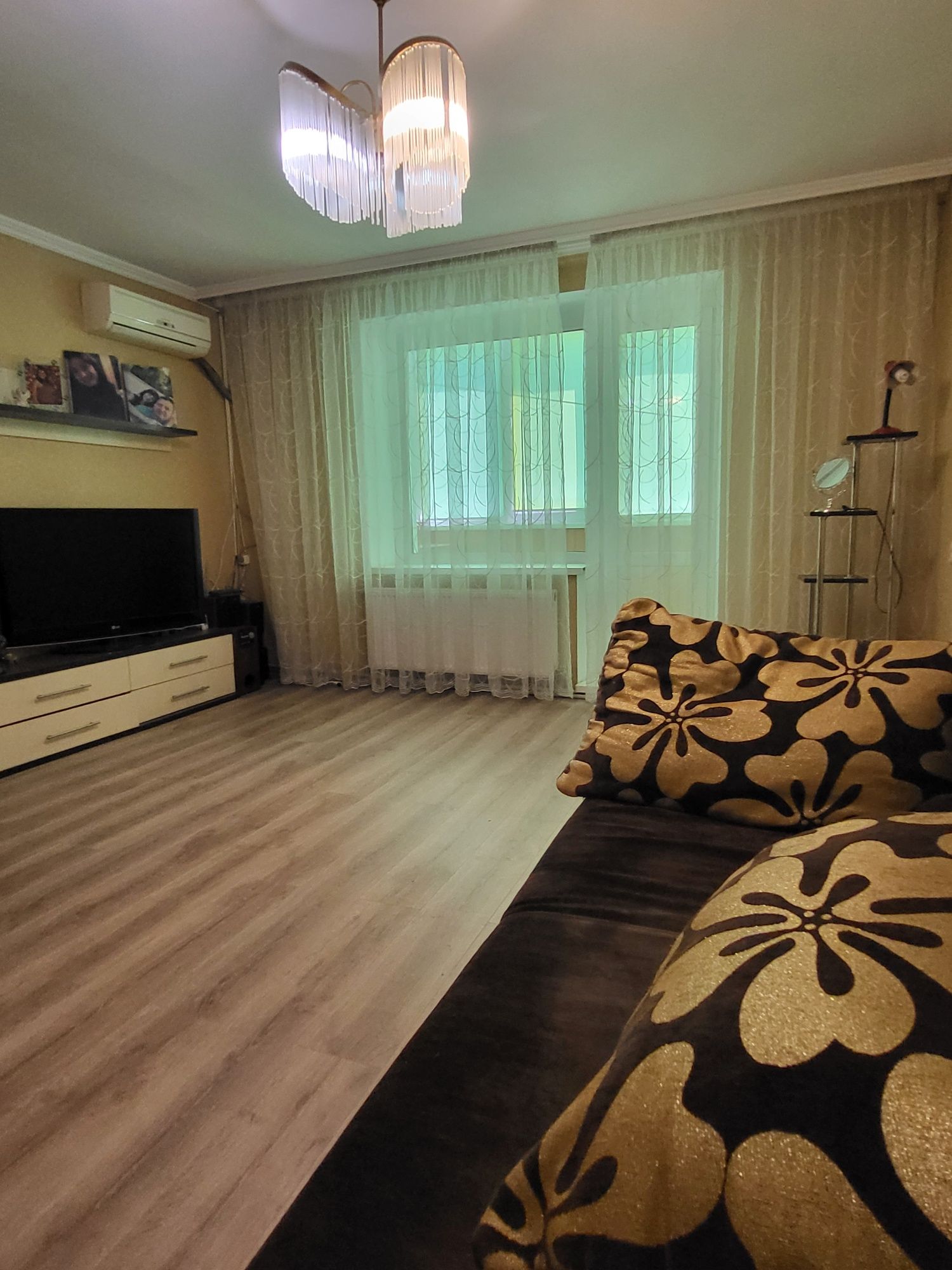 Продам 3 кімнатну квартиру разом з гаражем м.Золотоноша