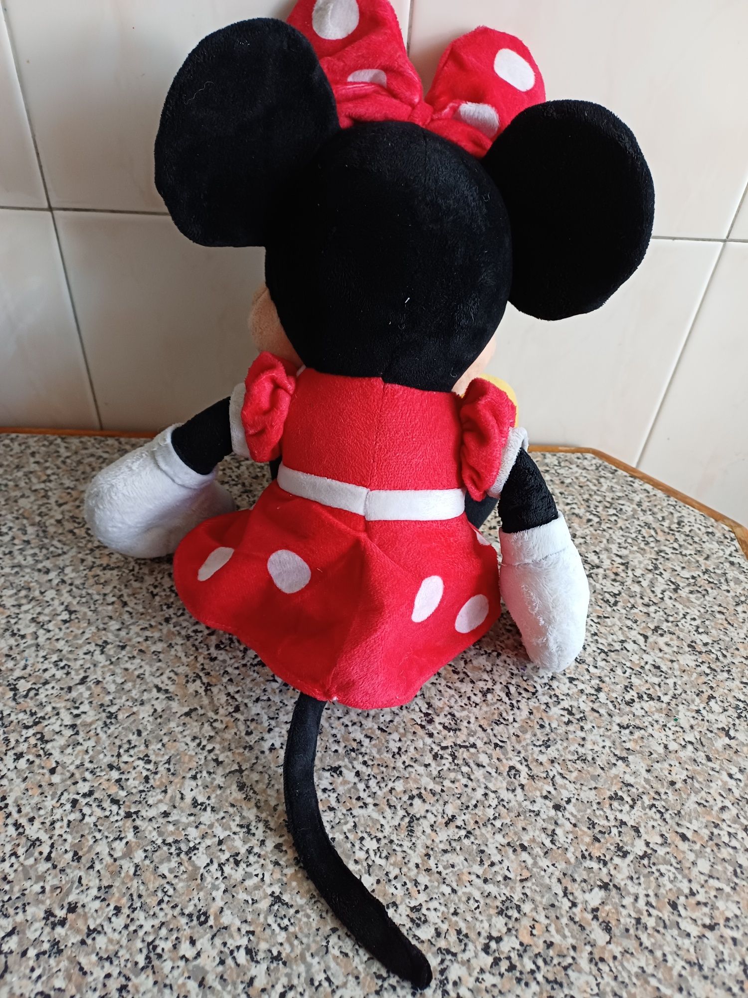 Miney como nova 7 euros. 45 cm.