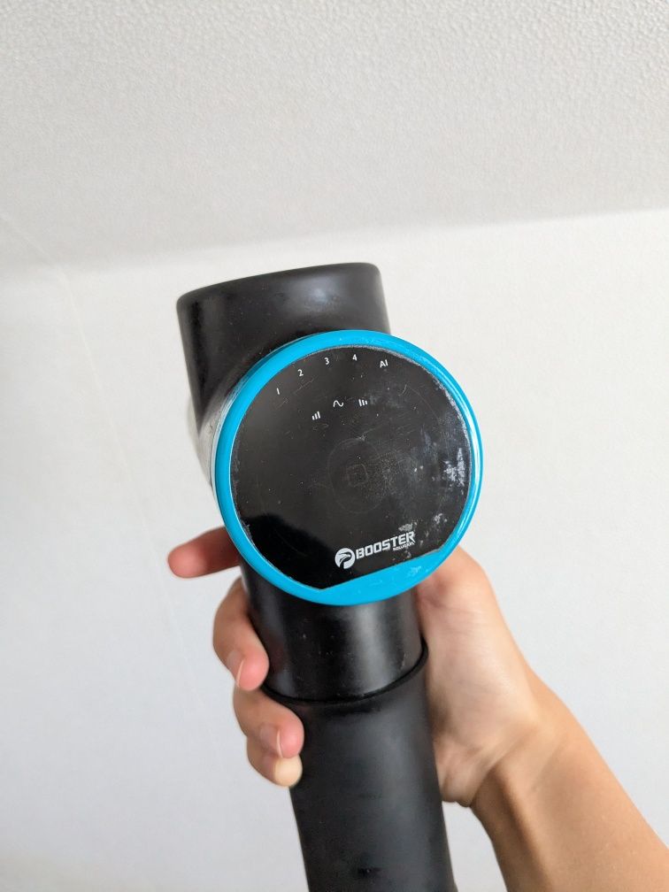 Перкусійний масажер Booster M2