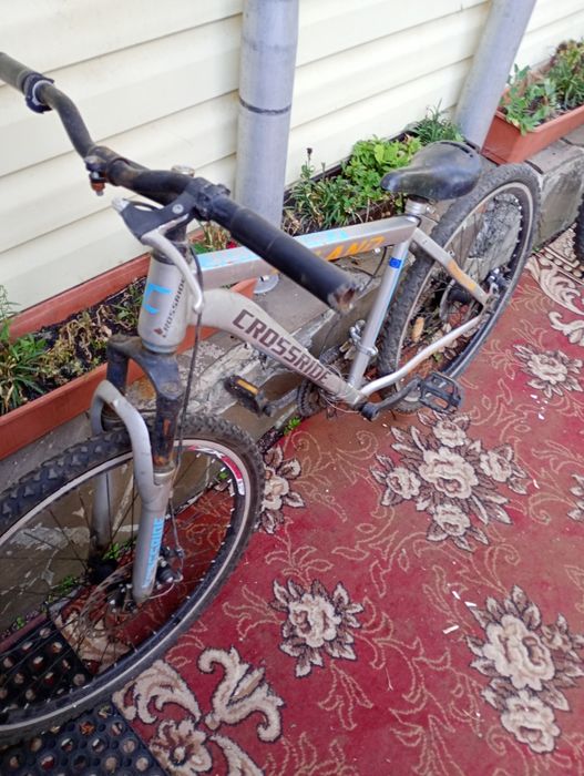 Велосипед взрослый требуют ремонта: не ездит