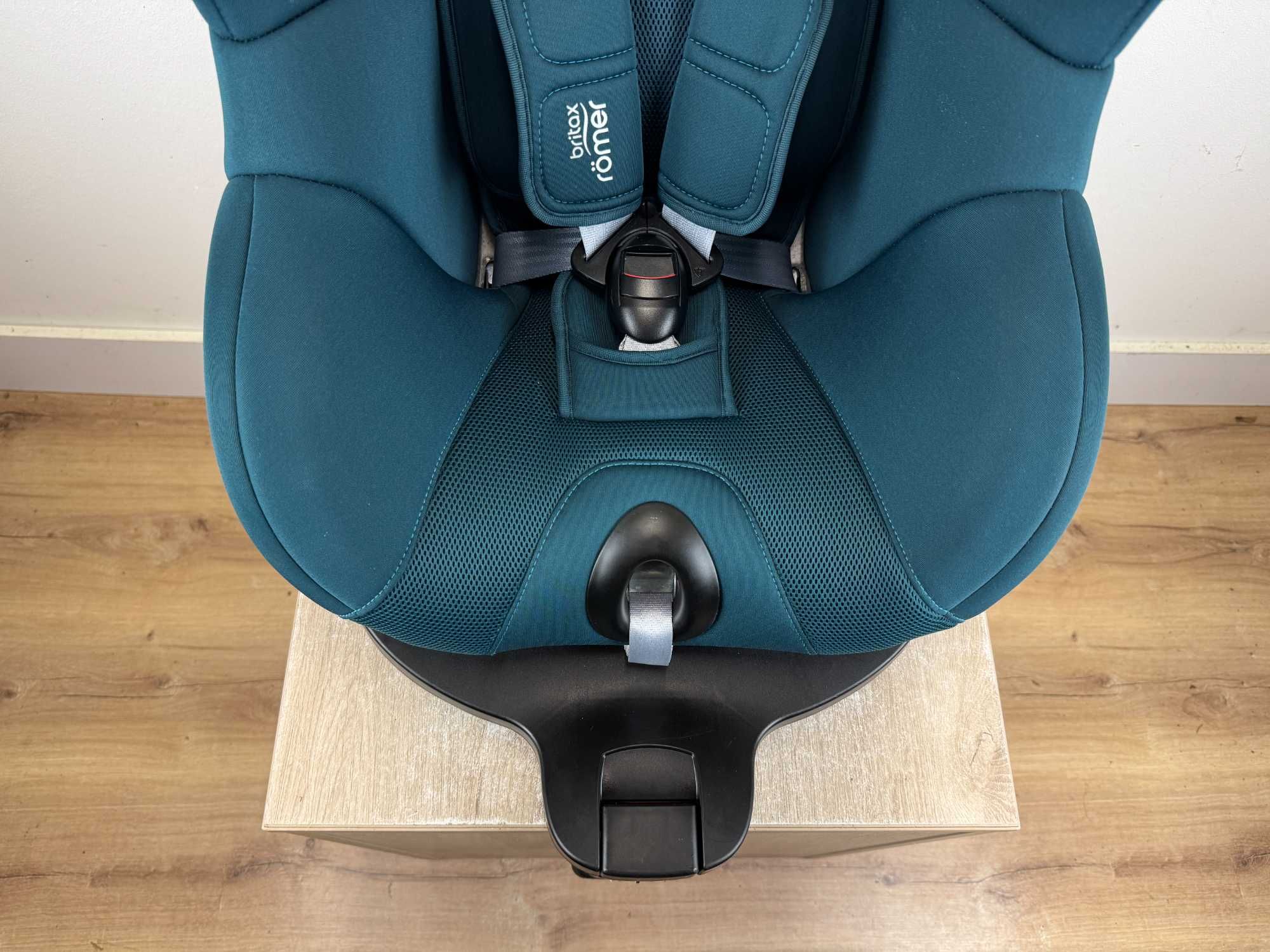 Britax Romer Dualfix 3 i-Size  + baza Flex Base iSense