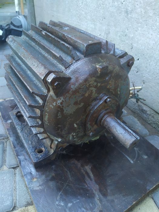 Двигун на верстат чи циркулярку.