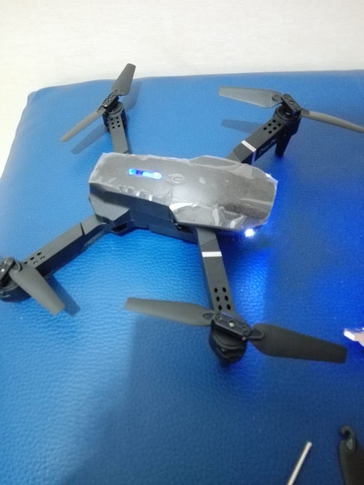 Drone + comando + bolsa + acessórios
