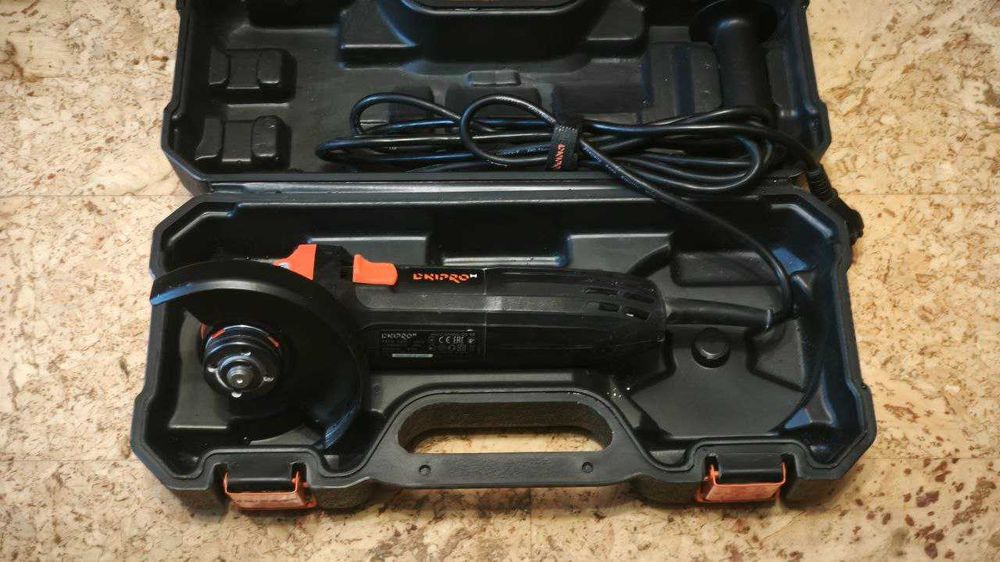 Шлифмашина угловая Dnipro-M GS-98