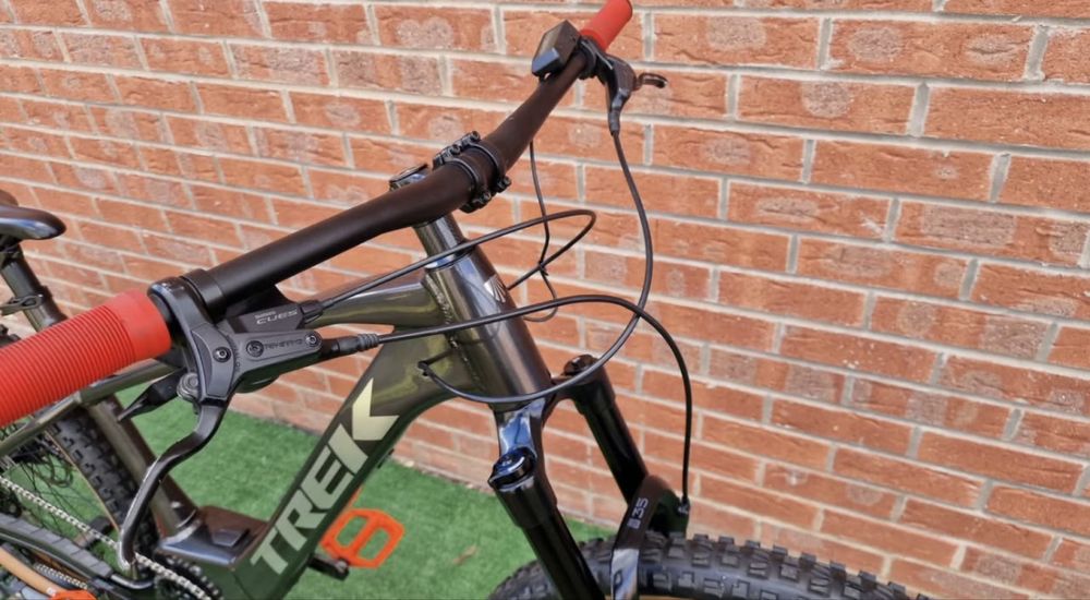 Trek marlin 6+ elektryczny rower gorski 2024 rockshox maxxis