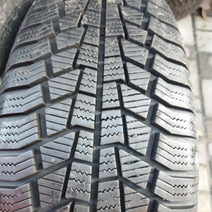 Продам зимову резину 205/60/16