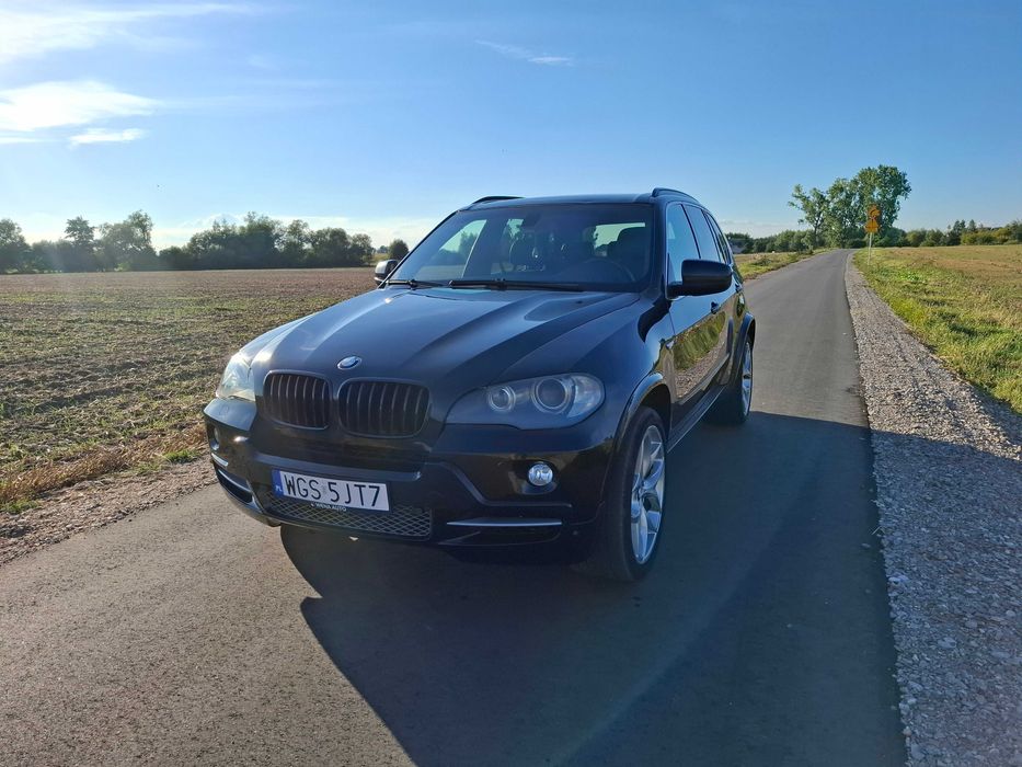 Sprzedam BMW X5! Stan bardzo dobry, gotowe do jazdy.