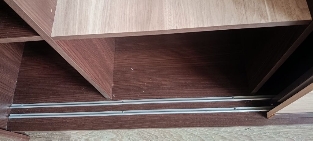 Szafa przesuwna brązowa 204x220x60