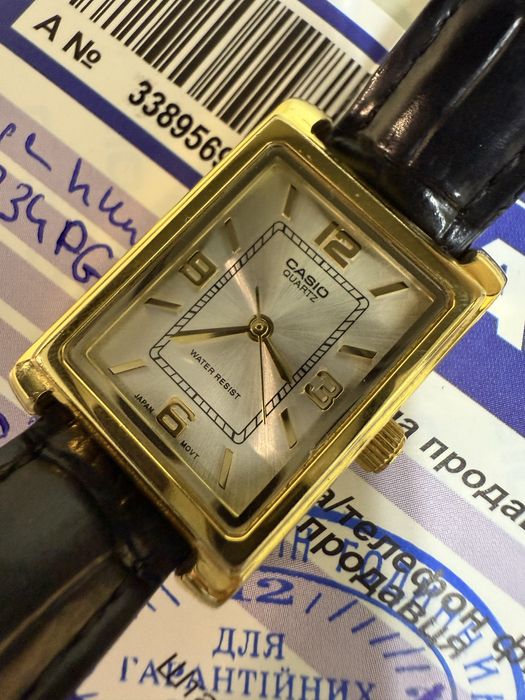 Casio часы женские прямоугольные. Золотистый. Кожа.
