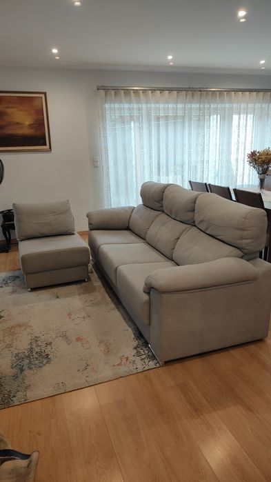 Vendo sofá com puff em óptimo estado.