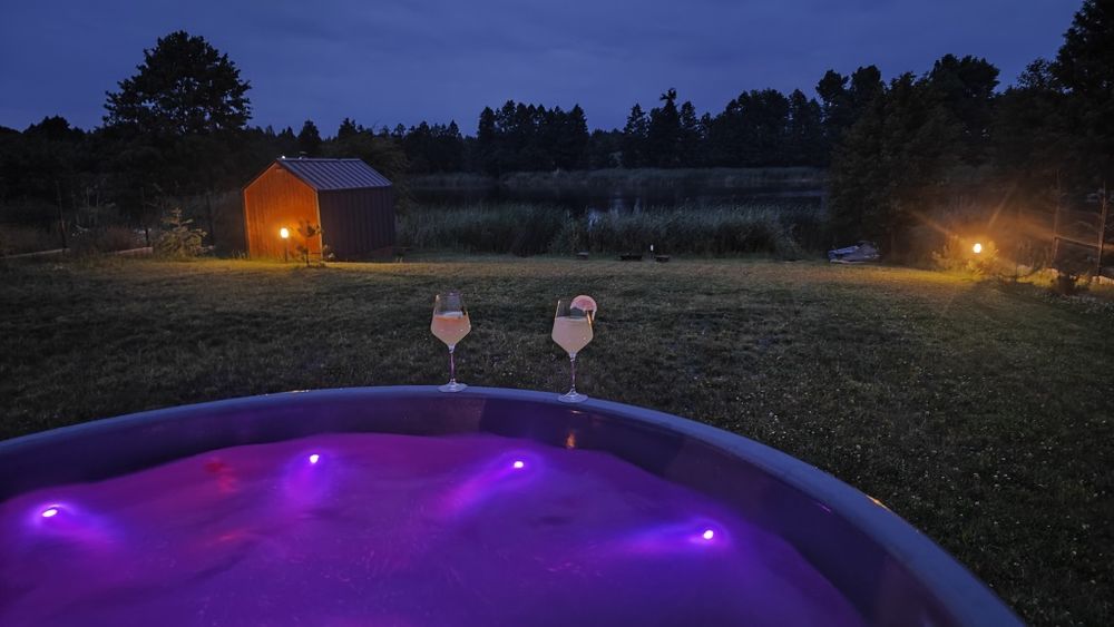 Domek z linią brzegową, balia, sauna, kominek