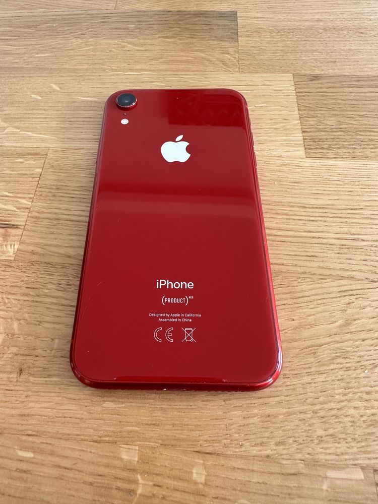 iPhone XR z ładowarką