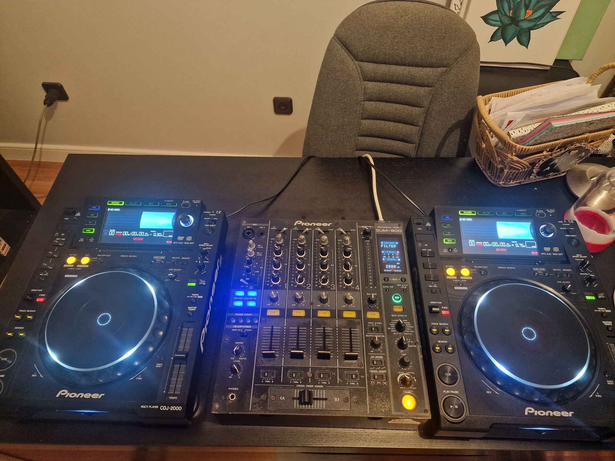 CDJ 2000 e mesa DJM-800
