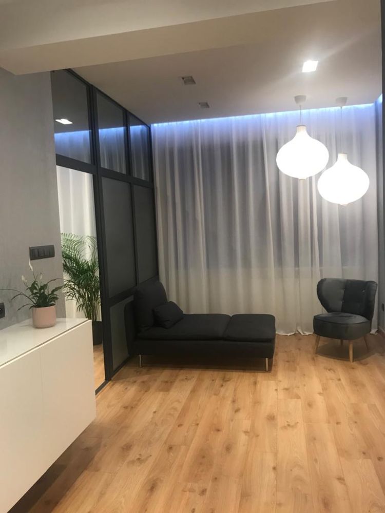 Wynajem lokalu w centrum Kazimierzy Wielkiej ( biuro, gabinet)