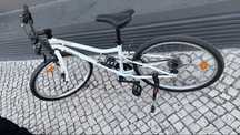 Bicicleta pouco uso