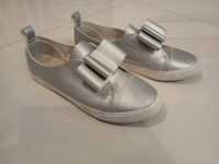 Wiosenne buty z kokardą rozm. 38 (24cm) srebrne / stan bdb