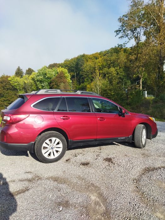 Автомобіль Subaru оutbаск