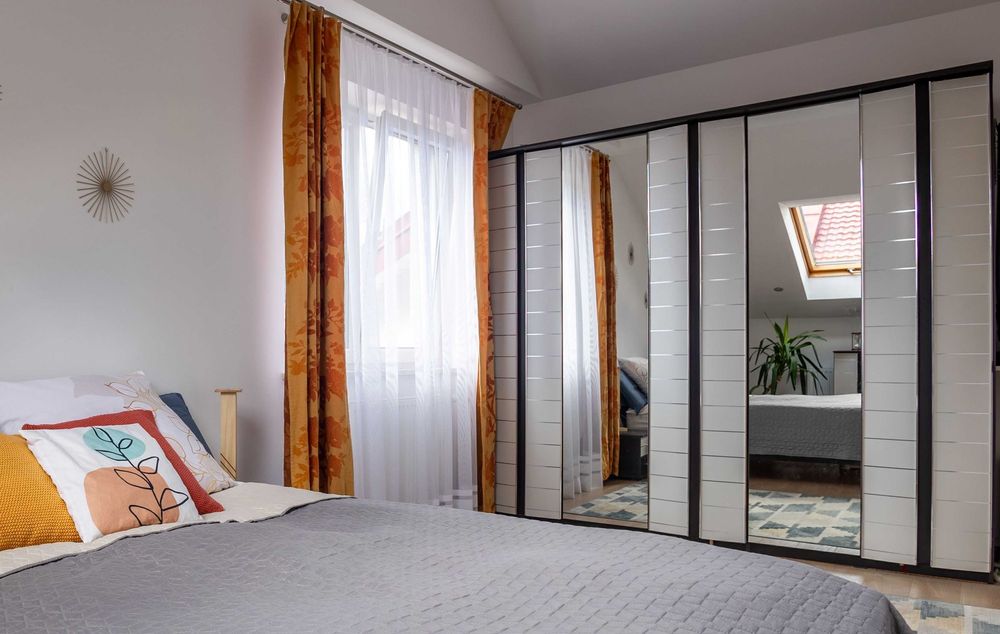 Trzyczęściowa szafa z lustrami 225x60x220