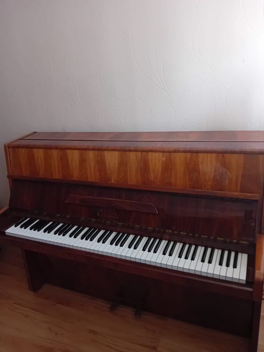 Pianino Calisia lakier