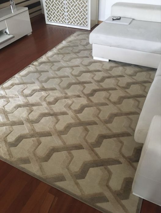 Cama madeira maciça + colchão + estrado + resguardo + carpete