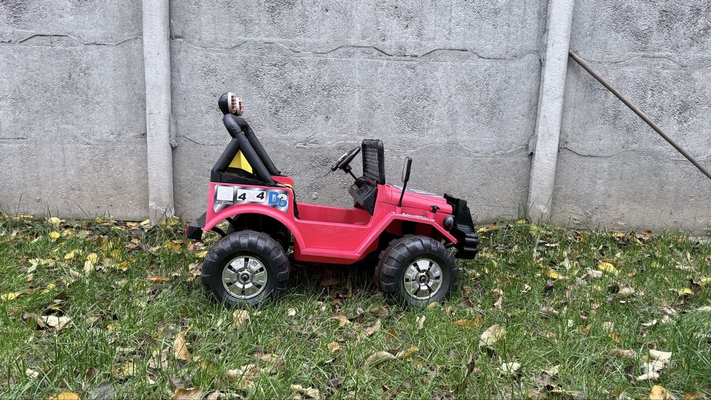 Продам детскую машину на аккамуляторе