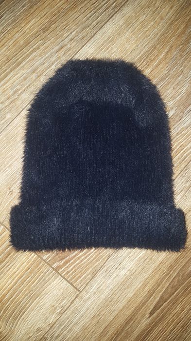 Czarna czapka elegancka